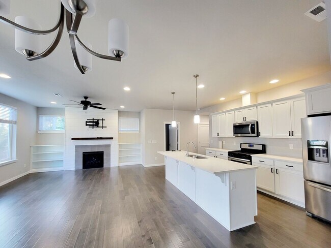 Photo - Bright and Spacious 3 bedroom, fully fence...