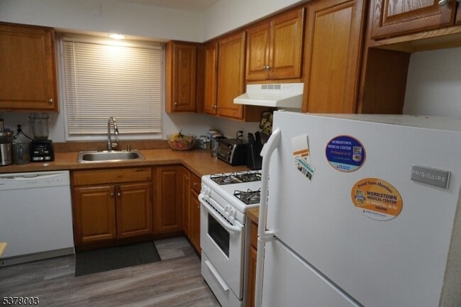 Building Photo - 53 Union St Unit 2 Rental
