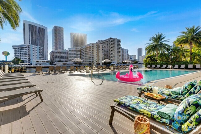 Building Photo - 2602 E Hallandale Beach Blvd Unit ID1227274P Rental