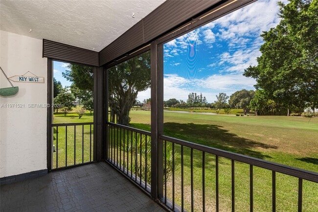 Photo - 9811 N Hollybrook Lake Dr Unit 204