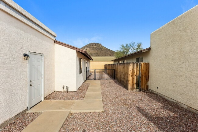 Photo - 4774 W Menadota Dr