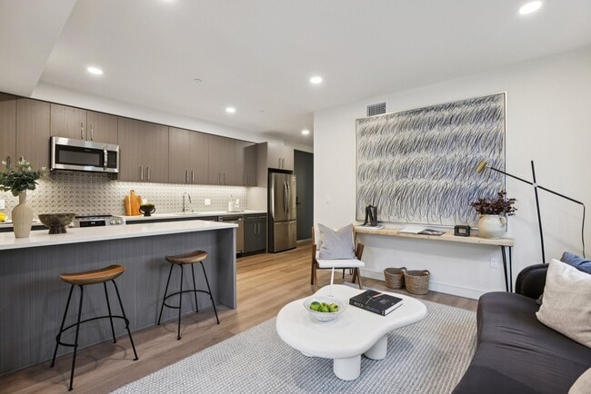 2 BD 1 BA - 776sf - Onix Hollywood