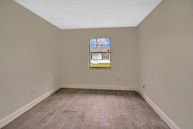 Photo - 3050 Martin Ave