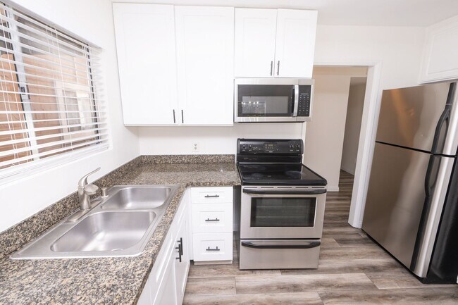 Photo - Move in Special: Spacious Downstairs Unit 3BR/2BA - 1/2 off FIRST Month Rent. Unit 101
