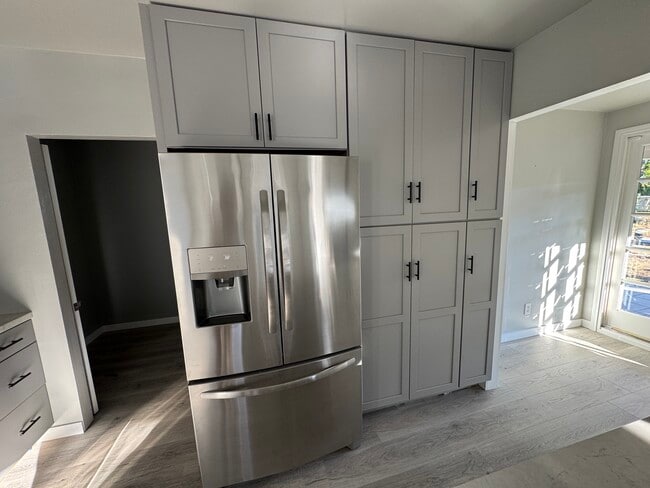 Photo - 492 Flower St