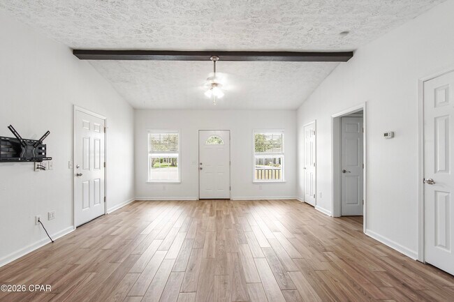 Photo - 115 Circle Dr