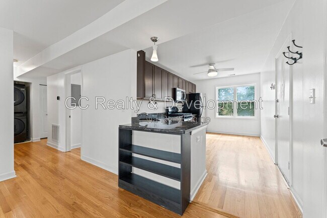 6429 N Damen Ave Unit 3N