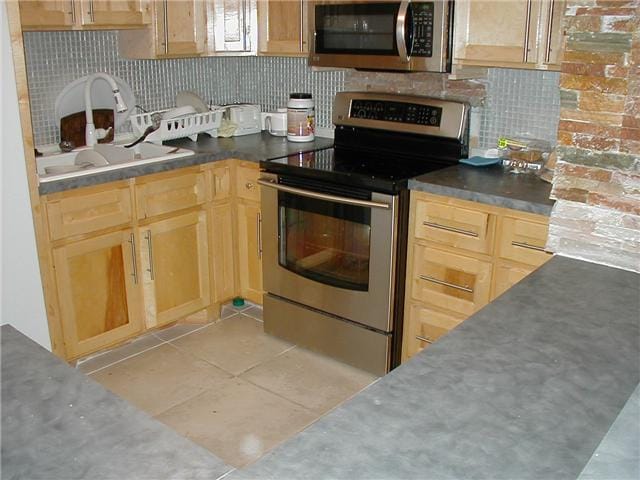 Building Photo - 2016 Main St Unit 2505