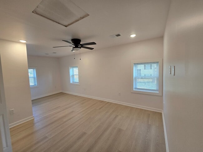 Photo - 198 S Court St