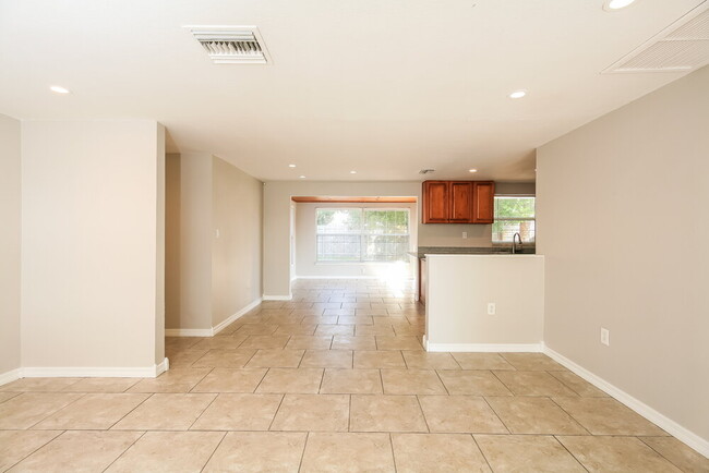 Photo - 10426 Syringa Ct