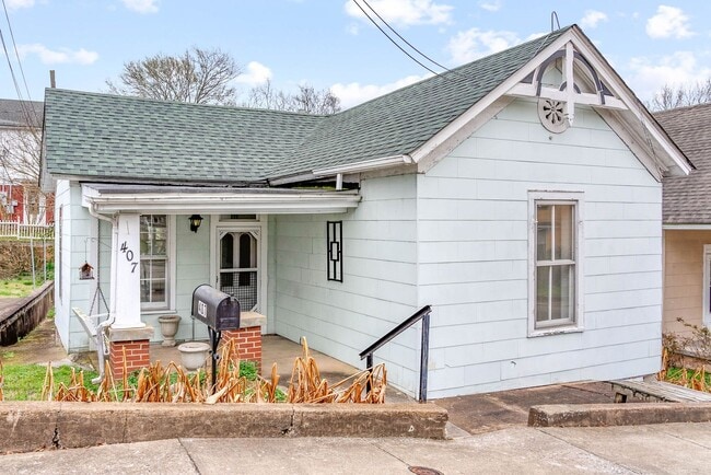 Photo - Cozy 2 Bedroom Downtown Home Available!