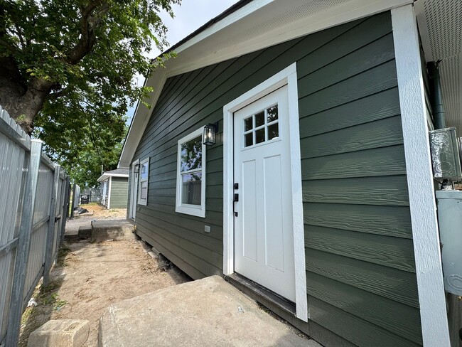 Building Photo - 3919 Elysian St