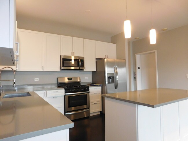 Photo - 1646 N Bosworth Ave