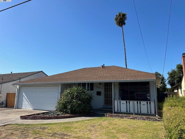 Building Photo - 14533 Acacia St