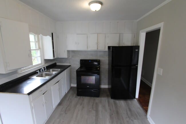 Photo - 504 W Elliott St