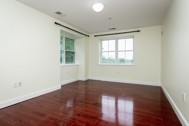 Photo - 120 Wyllis Ave Unit 319