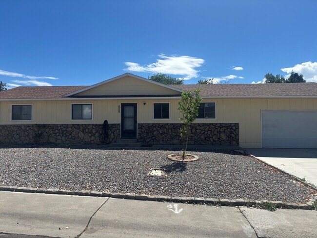 Building Photo - 1821 Court Way
