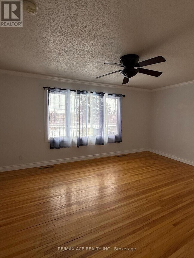 Photo - 436 Lazier Rd