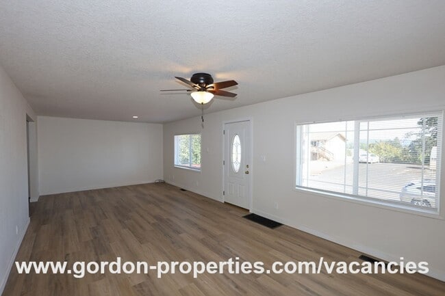 Photo - Saint Helens OR - upstairs flat 2 bedroom ...