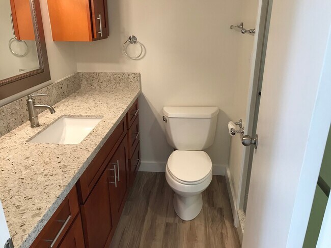 Photo - Waikiki! Marina Towers-Large, 2 Bdrm., 1.5 bath, cov'd pkg./washer/dryer in apt.
