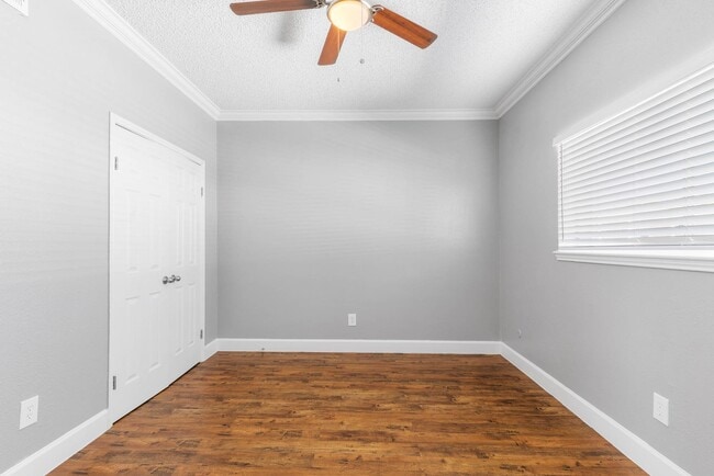 Building Photo - 14814 Perthshire Rd Unit 147