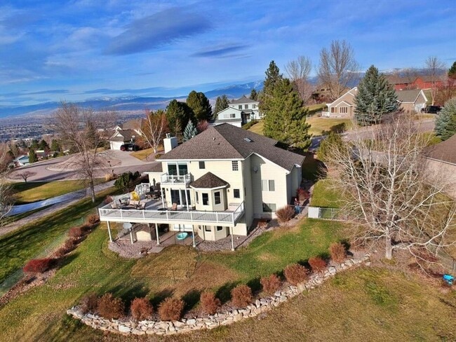 Welcoming 5 bed 3.5 bath South Hills Home - Welcoming 5 bed 3.5 bath South Hills Home