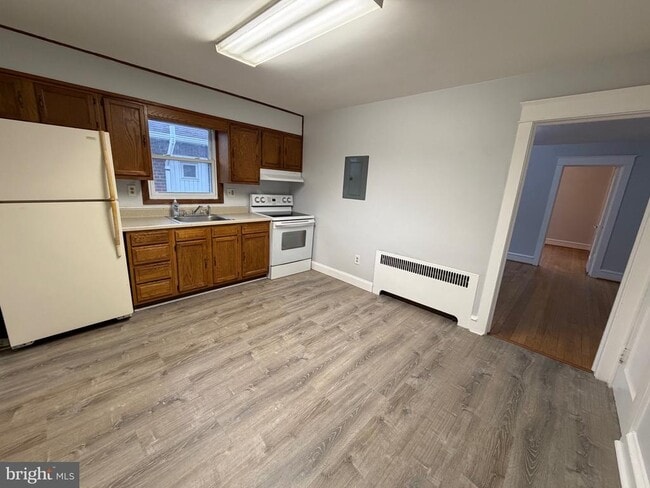 Building Photo - 130 N Broadway Unit 2