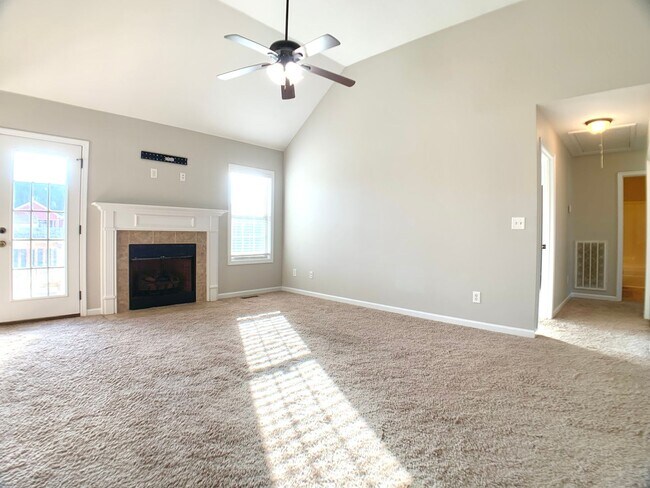 Photo - 842 Shelton Cir