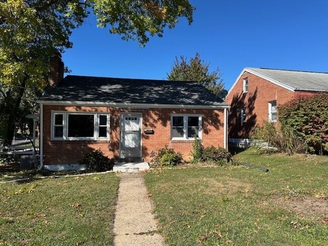 Building Photo - 5000 Locust Ln