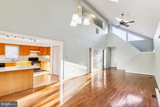 1232 Lakeview Dr
