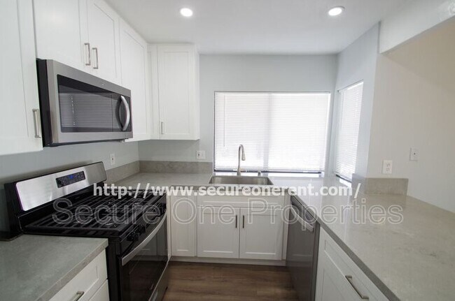 Photo - 6255 Canoga Ave