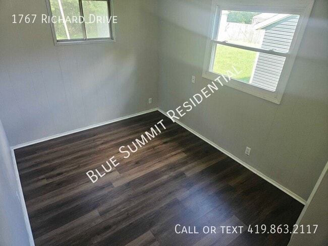 Photo - 1767 Richard Dr