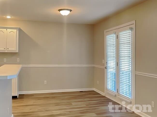 Photo - 505 Arabian Ln