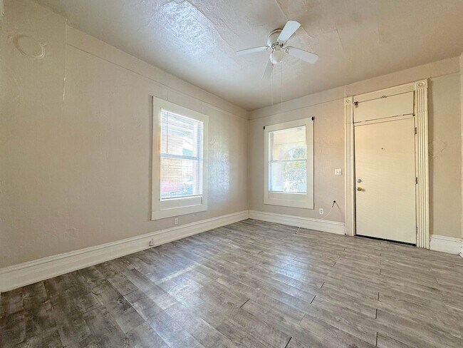 Photo - Central EL Paso(close to downtown) 1 bed/1 bath duplex. Water/Trash Service Included