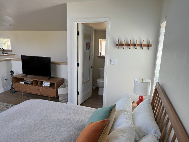 Photo - 727 NE Marshall Ave