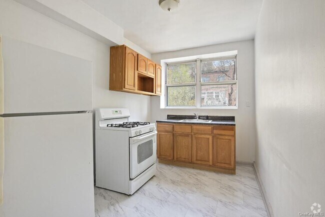 Building Photo - 117 Van Cortlandt Ave W Rental