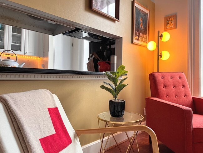 Photo - Comfortable One Bedroom Condo For Rent - C...