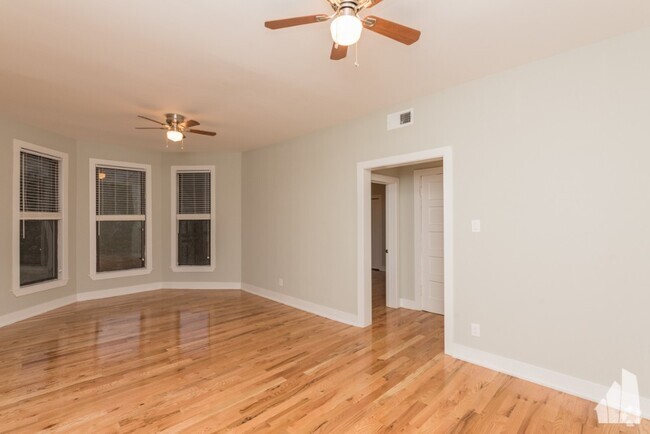 Building Photo - 627 W Oakdale Ave Unit 627-2 Rental