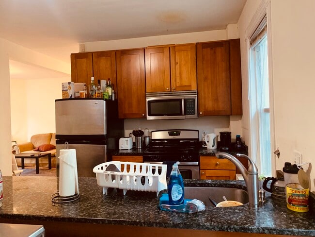Building Photo - 17 Sachem St Unit 3