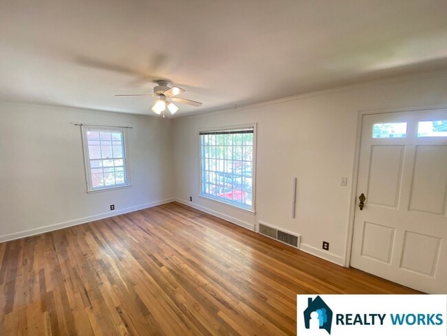 Photo - Charming 2 (+1) Bed Home!