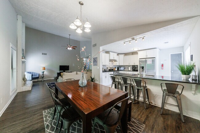 Photo - 1218 Millstream Trail NW