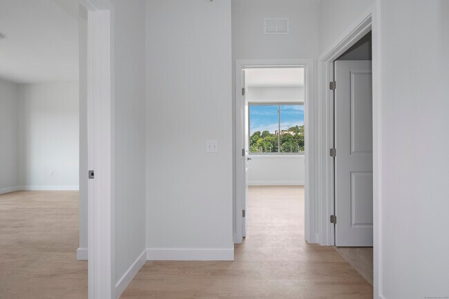 Photo - 100 N Main St Unidad 412