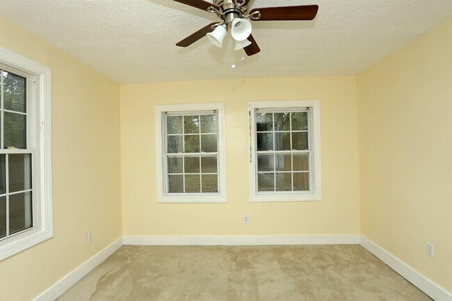 Photo - STUDENTS - Now Pre-Leasing for 26-27