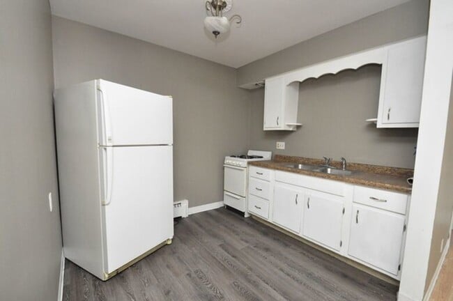 Photo - 506-530 Main St