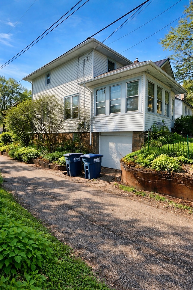 Photo - AVAILABLE JUNE 1st - Great 4 Bed, 1 Bath in East Duluth!