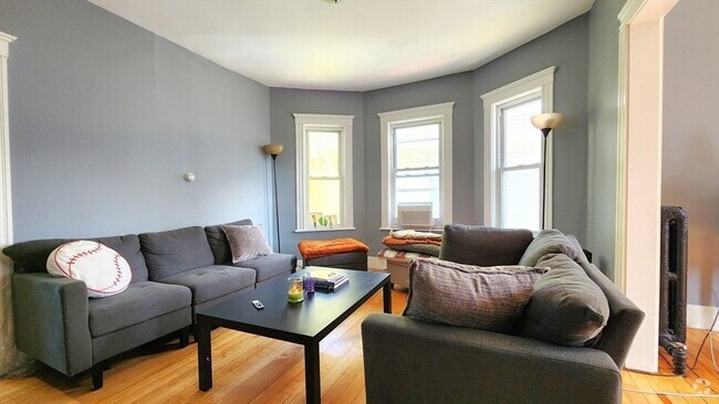 Building Photo - 23 Irma Ave Unit 2 Rental