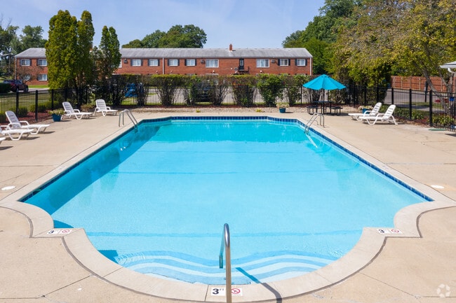 Franklin Square Apartments
