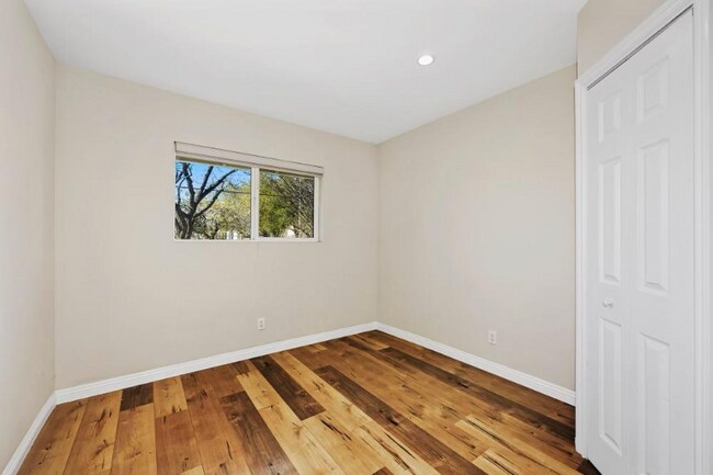 Photo - 22416 Baltar St