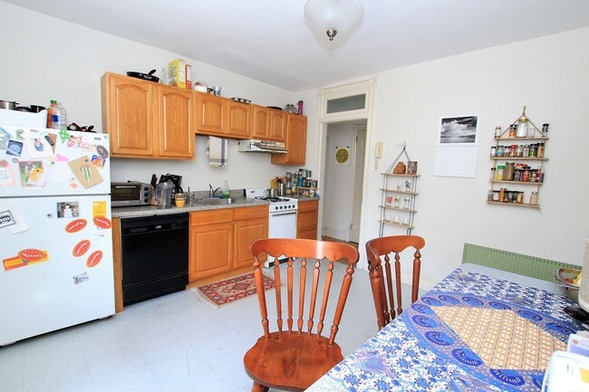 Photo - Spacious one bedroom unit, walking distance to Drexel Unit 3