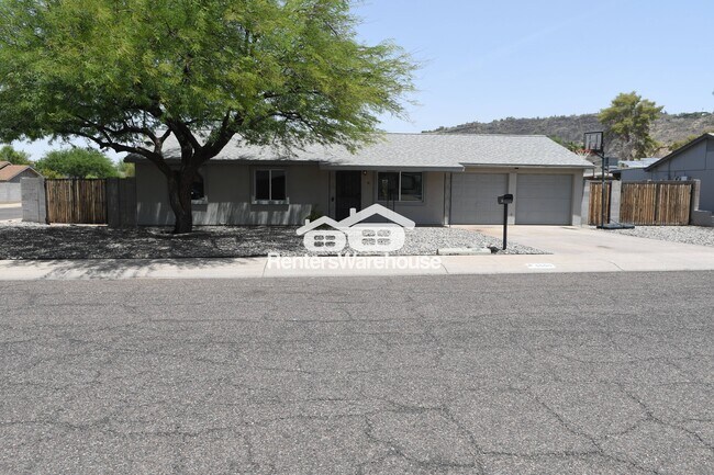 Building Photo - 1550 W Pershing Ave